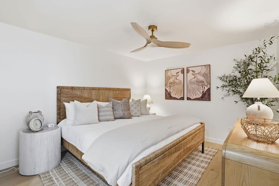 Luxury Gulf-View Condo - Walk to Bonita Beach House in Bonita Springs