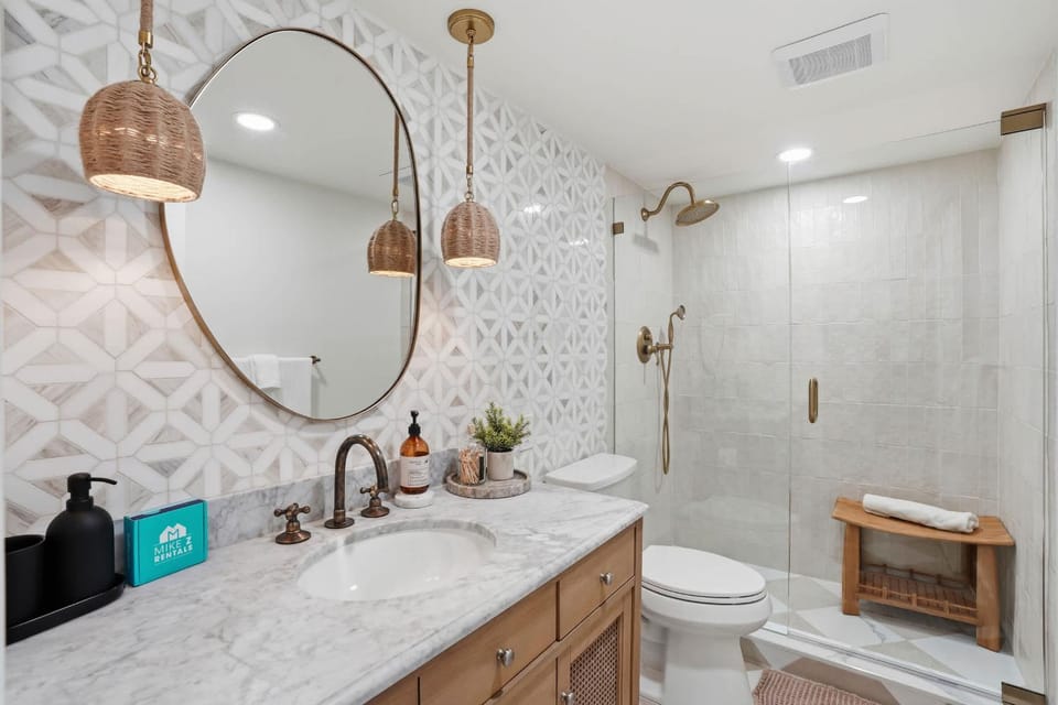 Luxury Gulf-View Condo - Walk to Bonita Beach House in Bonita Springs