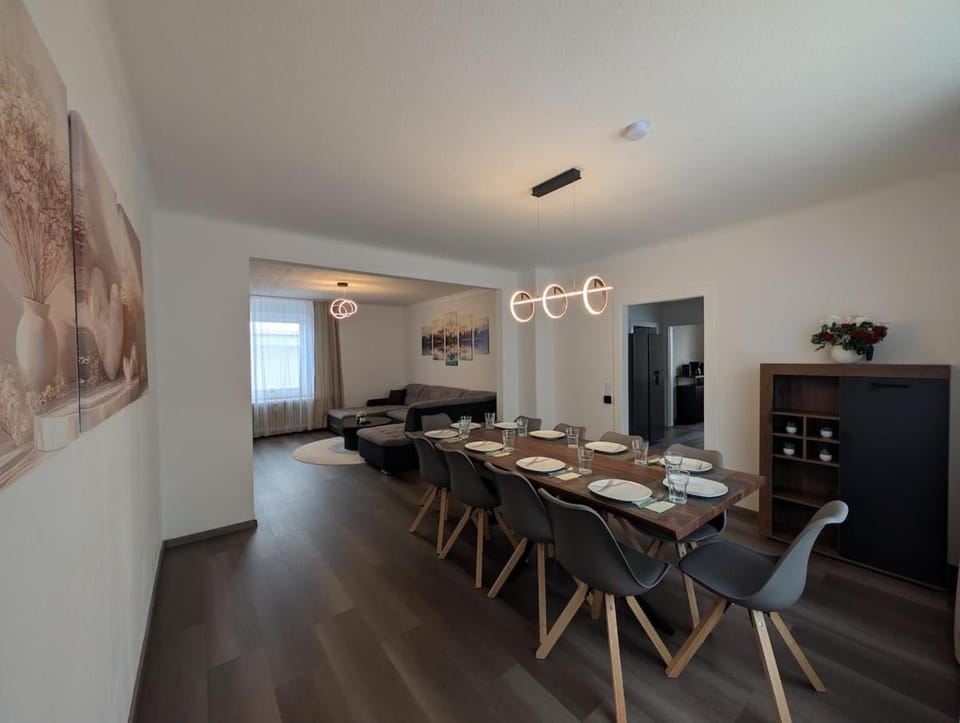 Seating area, Dining area