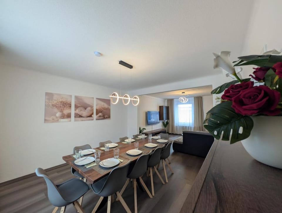 Seating area, Dining area