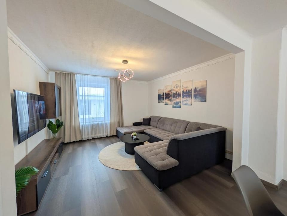 Communal lounge/ TV room, Bed, TV and multimedia, Living room, Photo of the whole room, Seating area, Evening entertainment