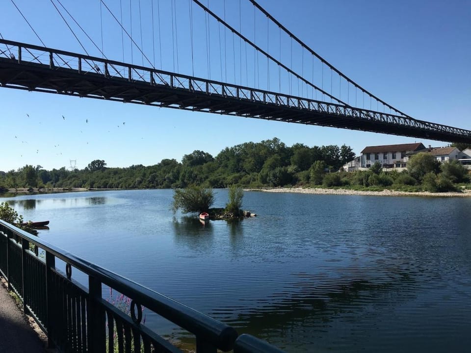 spacious cottage with hot tub Apartment in Saint-Martin-d'Ardèche