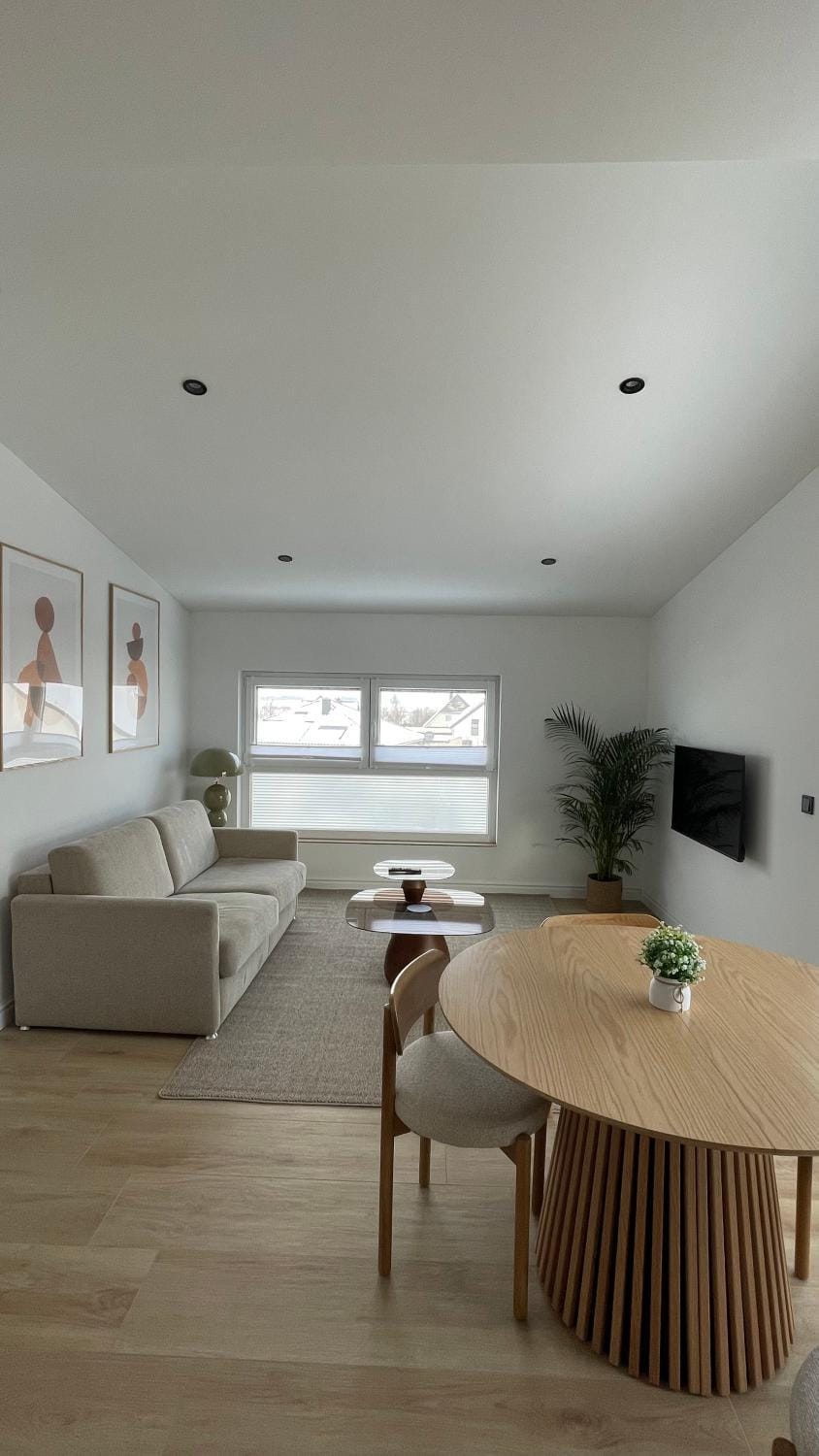 TV and multimedia, Living room, Seating area, Dining area