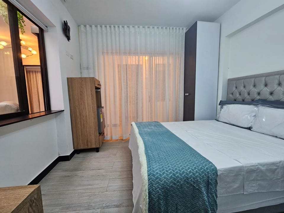 Photo of the whole room, Bedroom, wardrobe