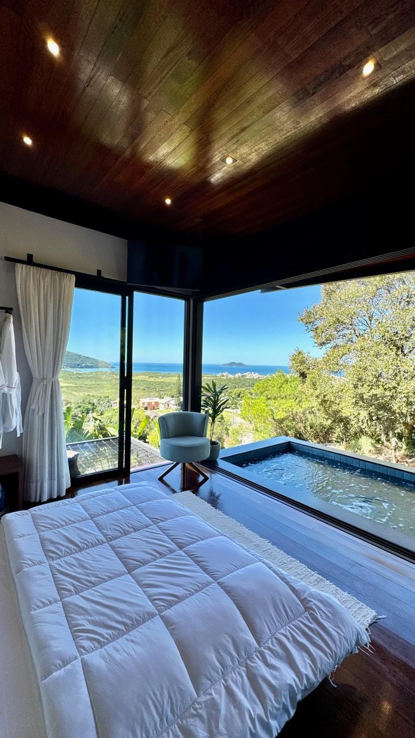 Piscina, vista e conforto no sul da ilha de floripa Villa in Florianopolis