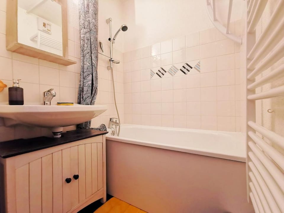 Bathroom, Bath