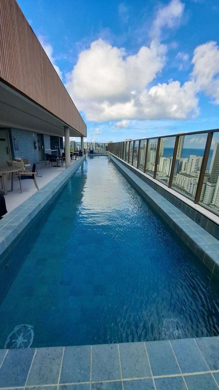 Flat no Icon Design Living Boa Viagem por Yolo House in Recife