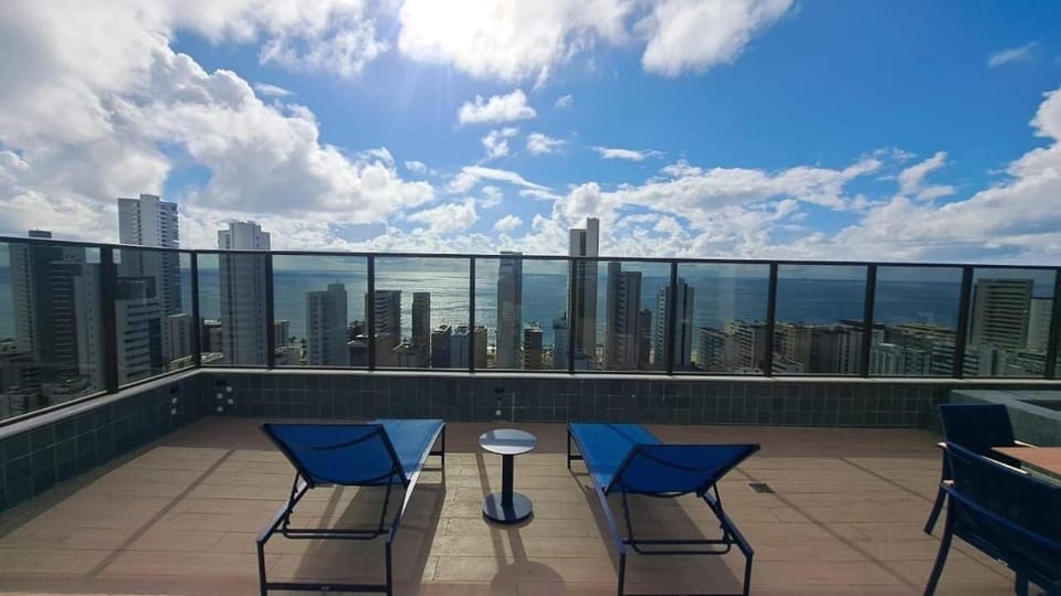 Flat no Icon Design Living Boa Viagem por Yolo House in Recife