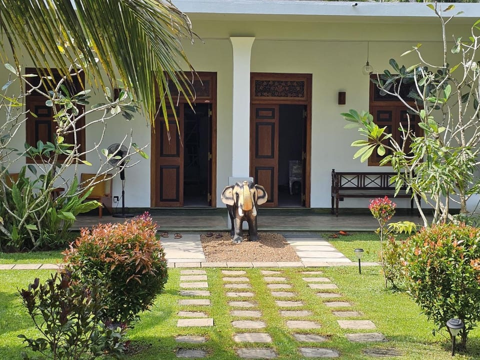 Noeline Villa Bed and Breakfast in Southern Province