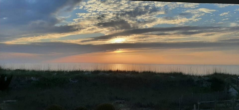 Wellington by the Sea - KDH MP 7, Oceanfront Condo, Ocean View, Pool, Elevator, Flex Stays House in Kill Devil Hills
