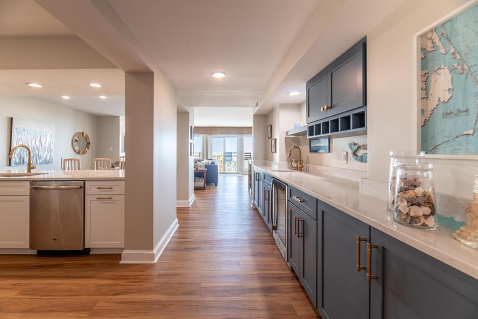 Wellington by the Sea - KDH MP 7, Oceanfront Condo, Ocean View, Pool, Elevator, Flex Stays House in Kill Devil Hills