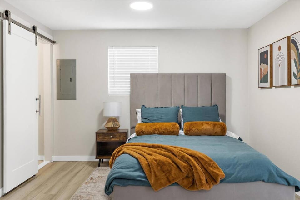 Zen Escape Near Lake /7 Beds/ Fire Pit + Smores House in Kennewick