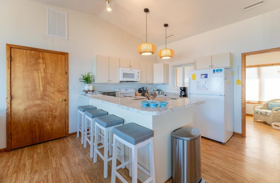 What-A-View - S Nags Head MP 17, Oceanfront Duplex, Ocean View, Hot Tub, Flex Stays House in Nags Head