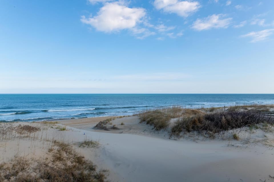 What-A-View - S Nags Head MP 17, Oceanfront Duplex, Ocean View, Hot Tub, Flex Stays House in Nags Head