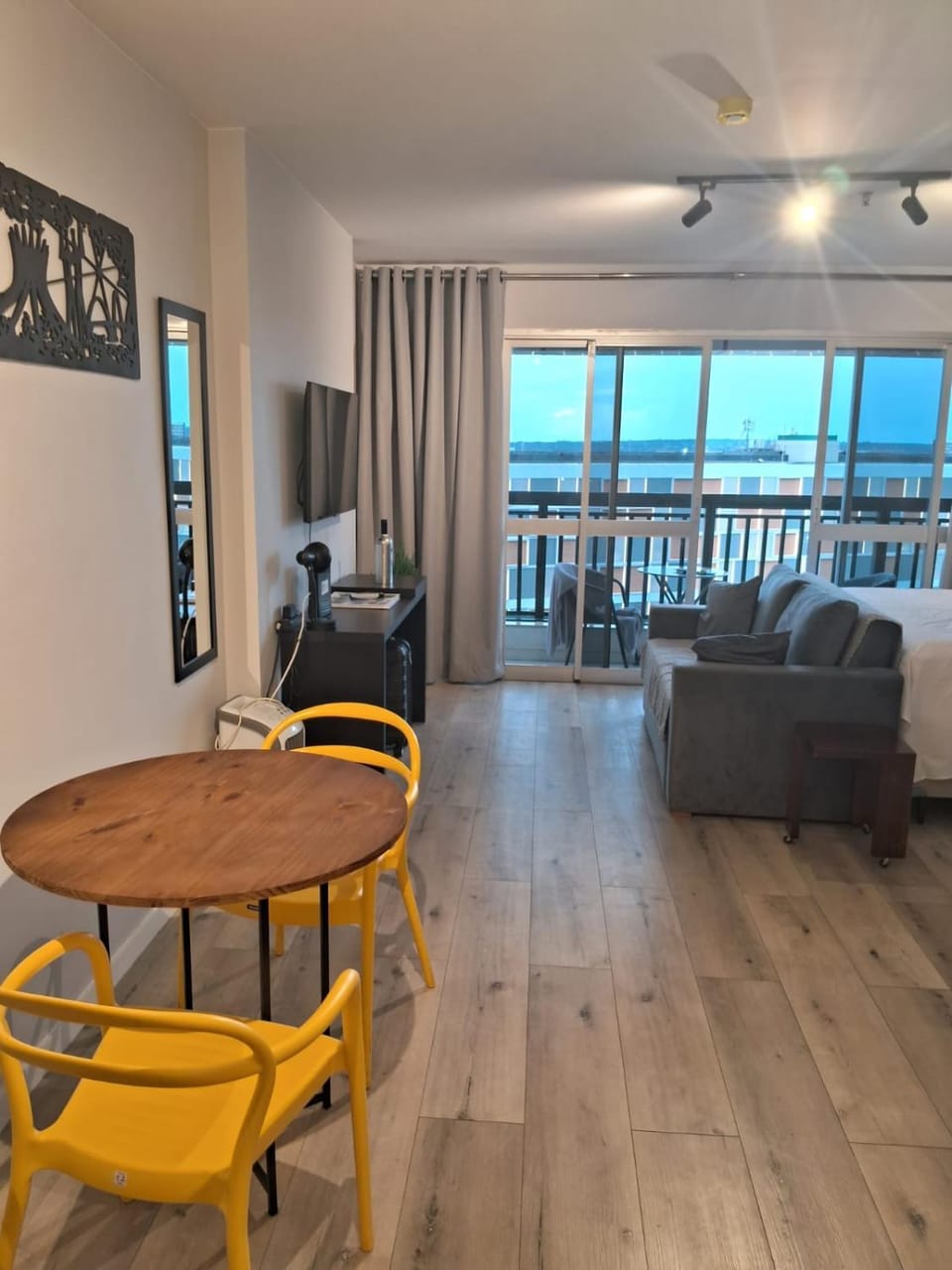 Seating area, Dining area