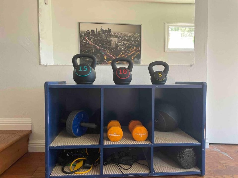 2BR LA Beach City House With Gym & Tesla Charging House in Harbor City