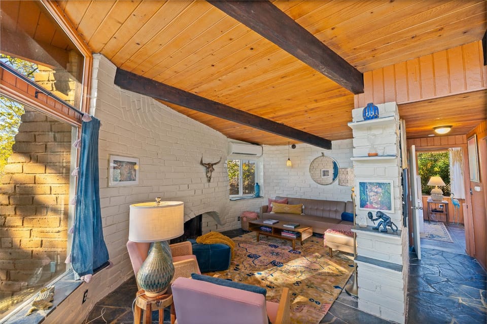16 mi to Yosemite-1 mi to Oakhurst-Anthro Decor House in Oakhurst