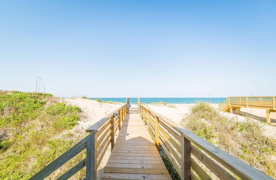 Wildest Dream - S Nags Head MP 17, Oceanfront, Direct Ocean Access, Ocean Views, Air Hockey House in Nags Head