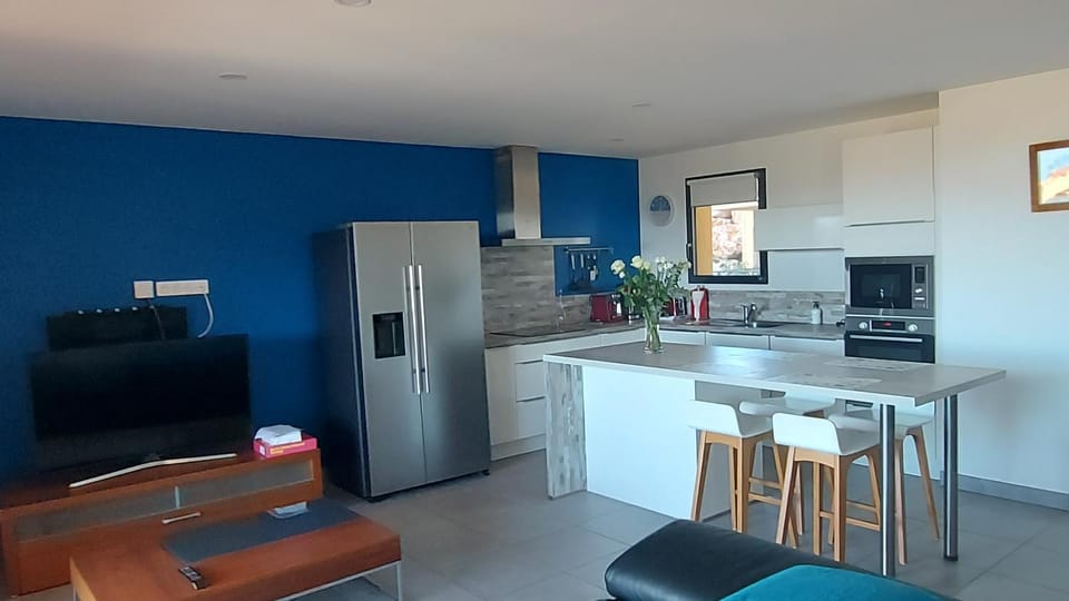 TV and multimedia, Kitchen or kitchenette, Living room, Dining area, dishwasher, oven