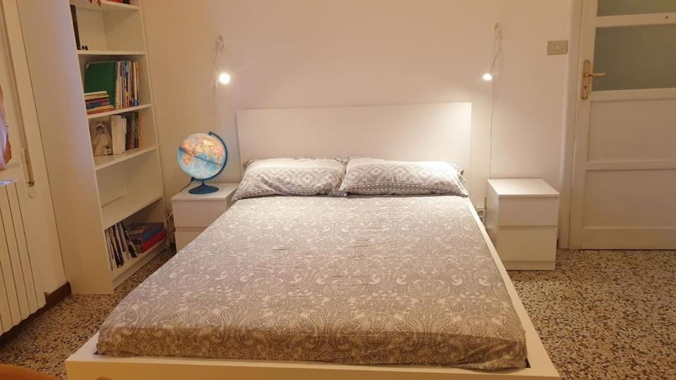Cozy house near train station, walking distance from old town and Bologna Exhibition Centre Apartment in Bologna