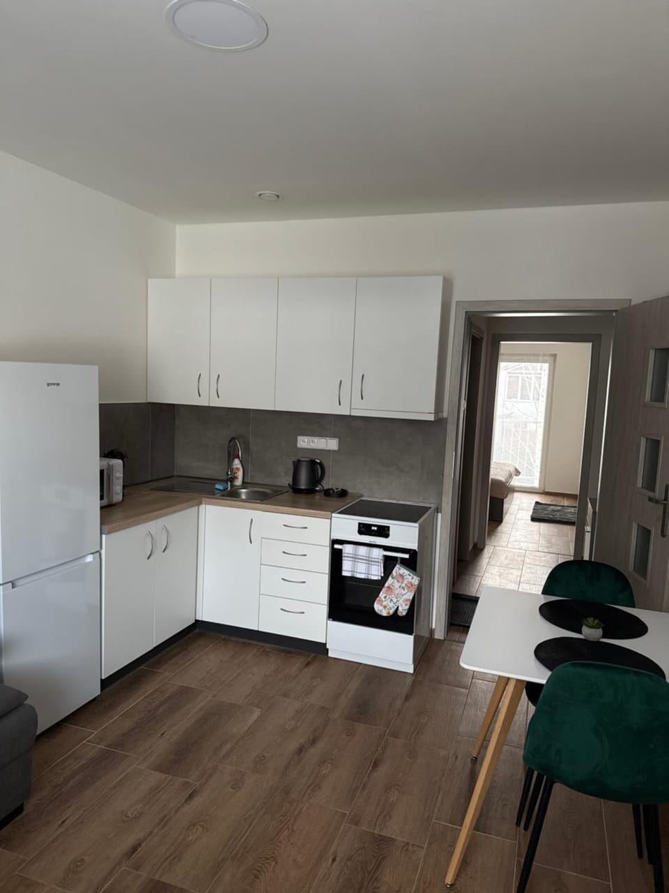 Kitchen or kitchenette, oven, stove