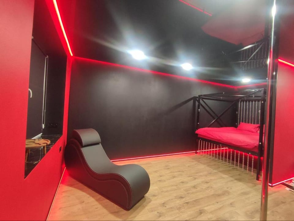 Bed, Seating area