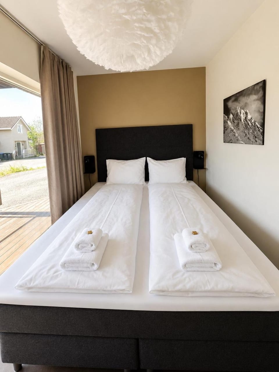 Nordic Comfort Suite with Hot Tub Villa in Lofoten