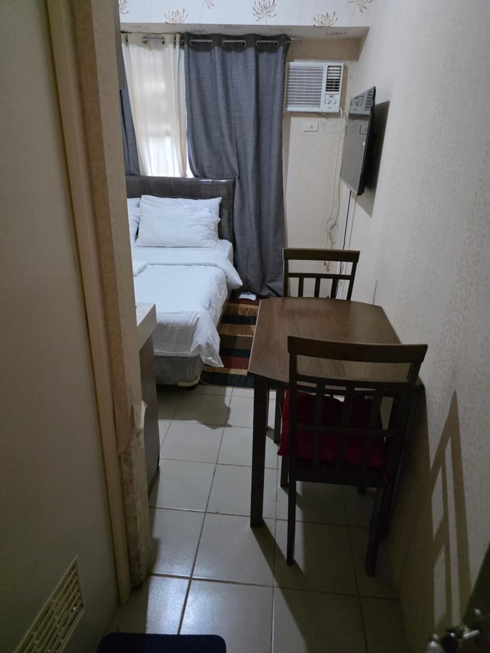 Photo of the whole room