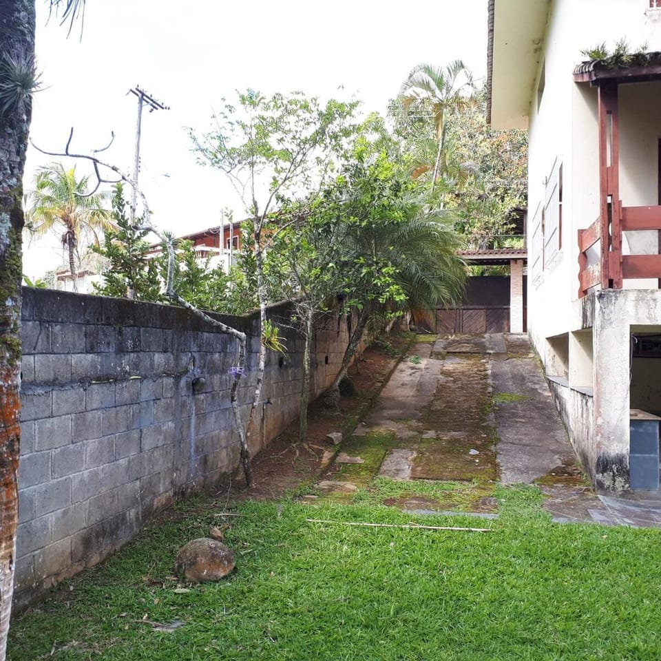 House in Massaguaçu House in Caraguatatuba