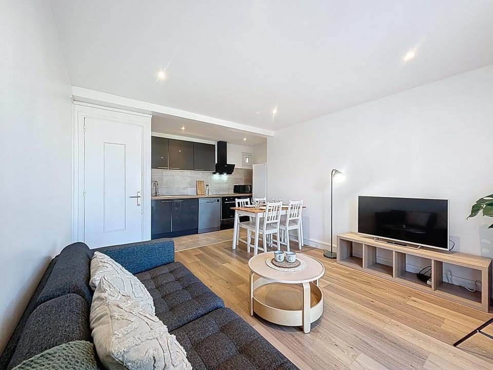 Living room, kitchen