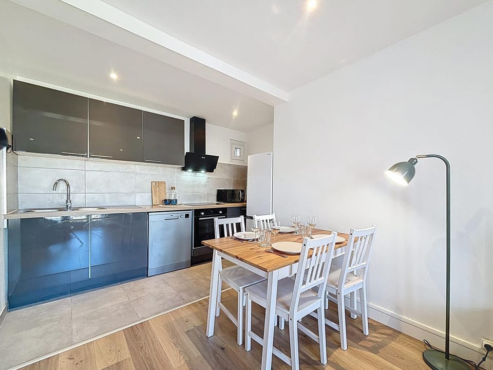 Dining area, kitchen