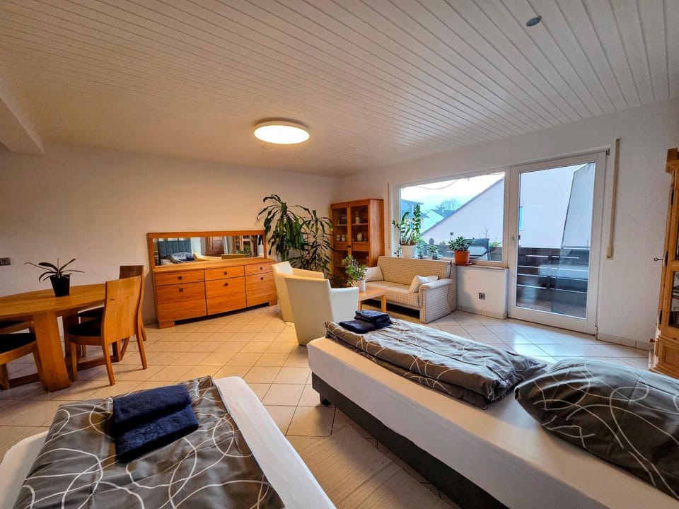 Bed, Seating area