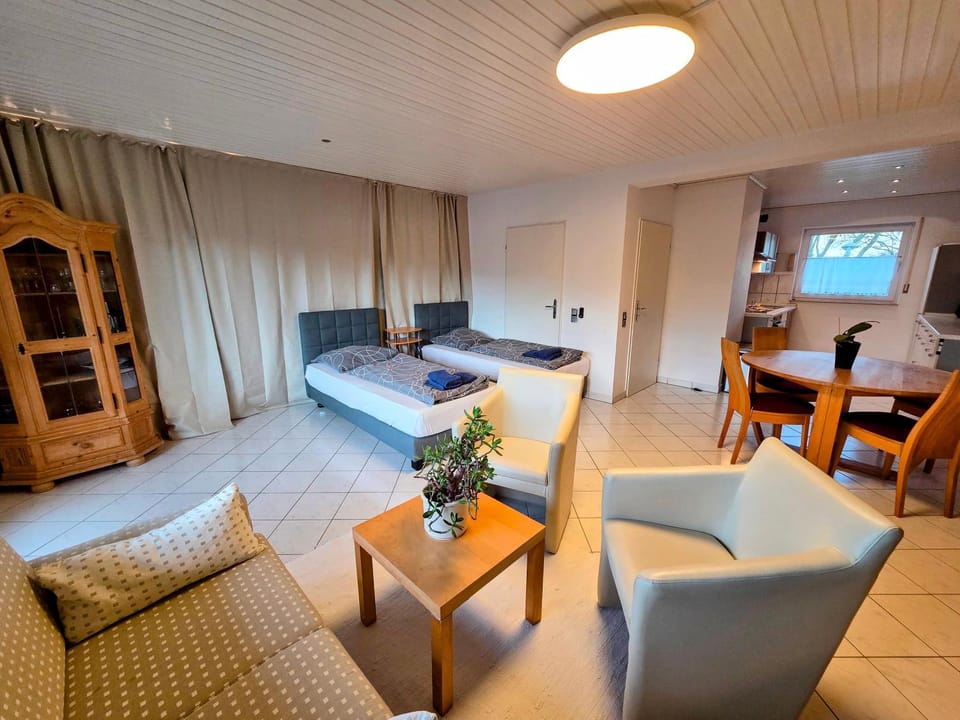 Bed, Photo of the whole room, Seating area, Dining area