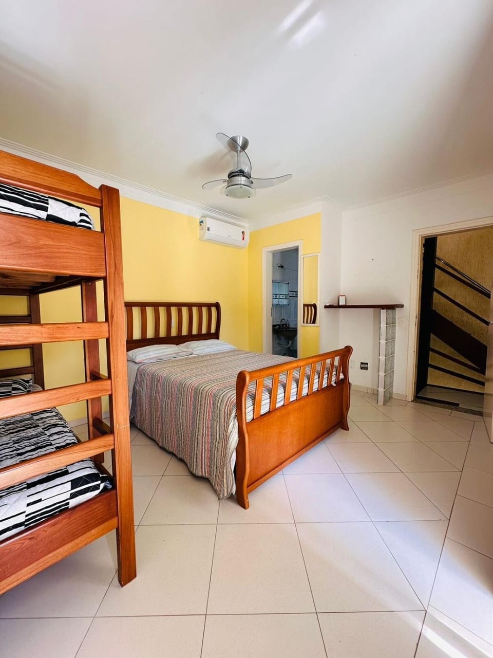 Bed, Photo of the whole room, Bedroom, bunk bed, air conditioner