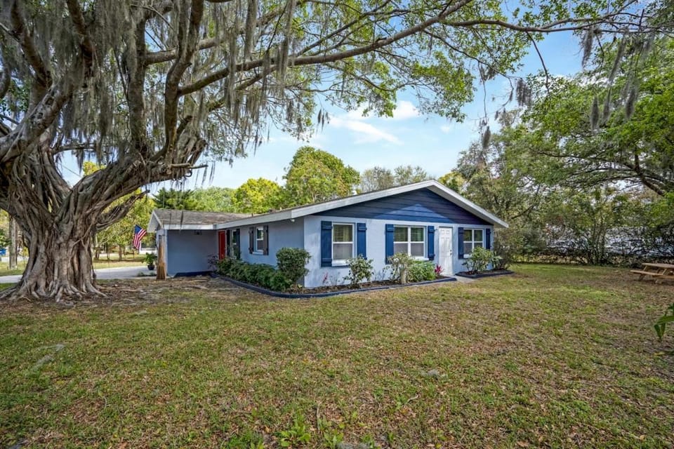 Pool home with large fenced yard House in Bradenton
