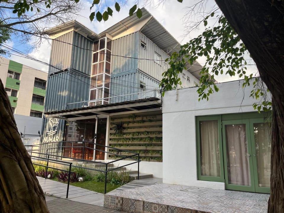 Facade/entrance