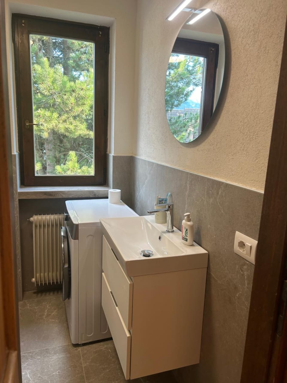 Bathroom, towels, washing machine, dryer
