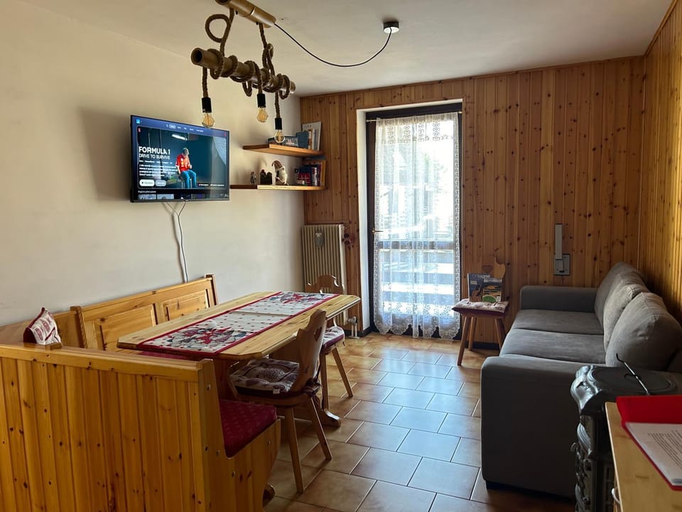 Communal lounge/ TV room, Living room