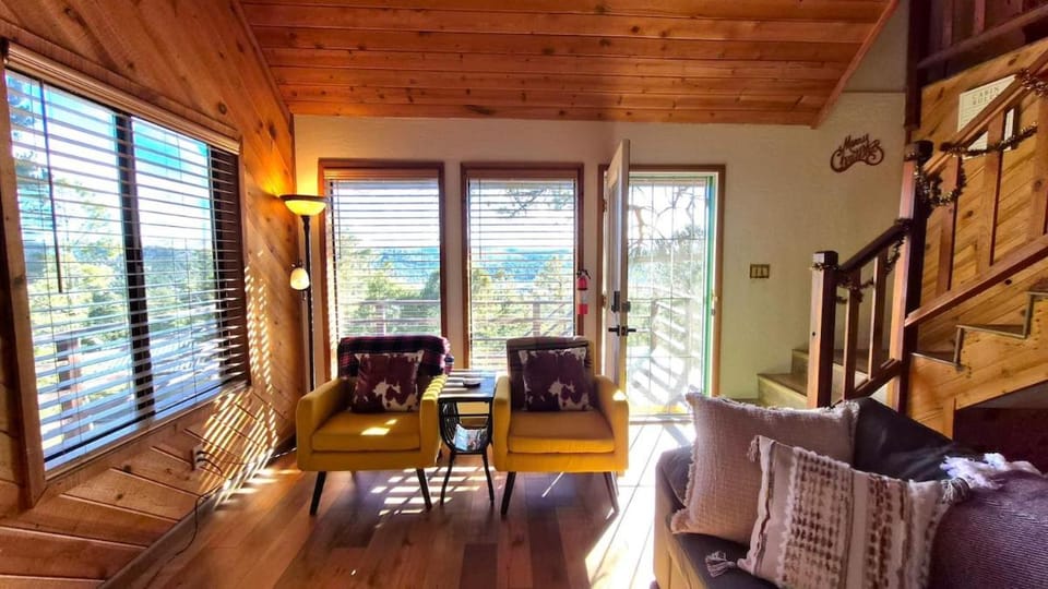 View (from property/room), Living room, Seating area