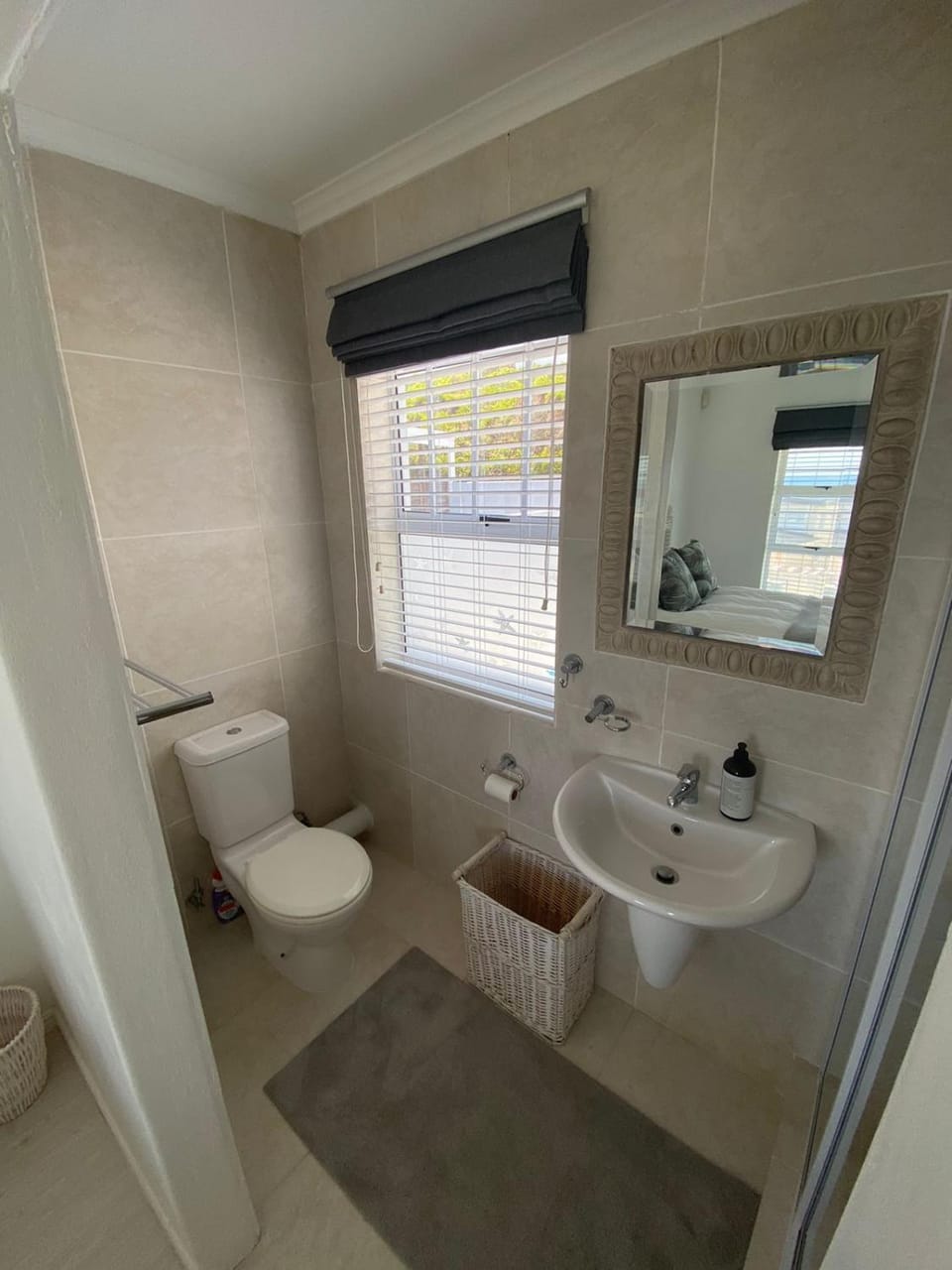 Shower, Toilet