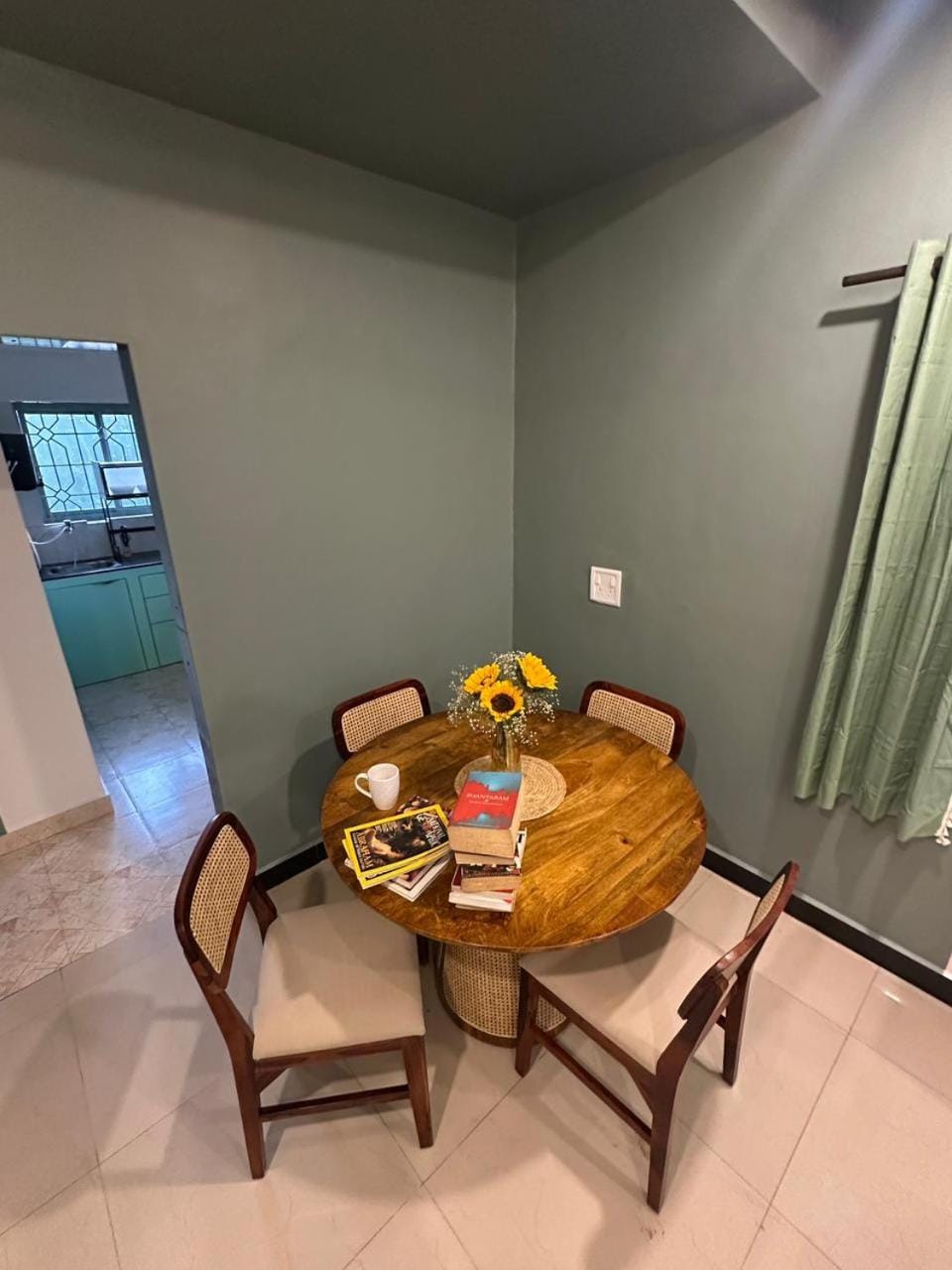 Cozy & Modern 2BHK W Pool-5 mins to Vagator Beach Apartment in Goa, India
