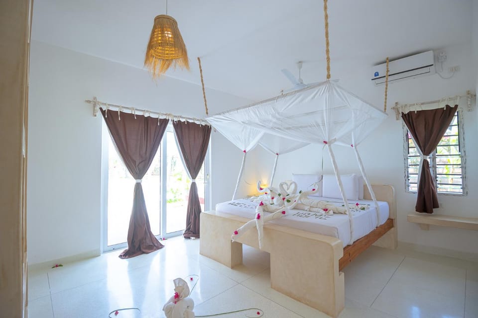 Bed, Photo of the whole room, Bedroom, air conditioner