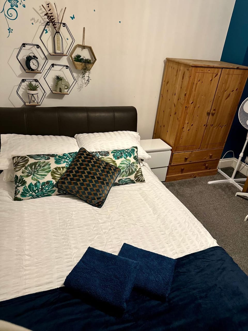 Bed, Photo of the whole room, Bedroom
