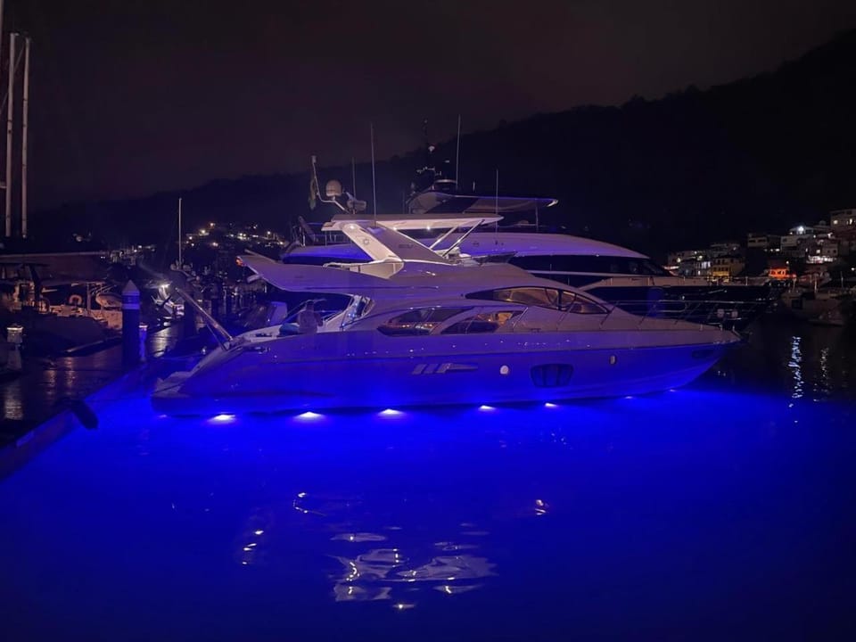 Backstage II Docked boat in Angra dos Reis