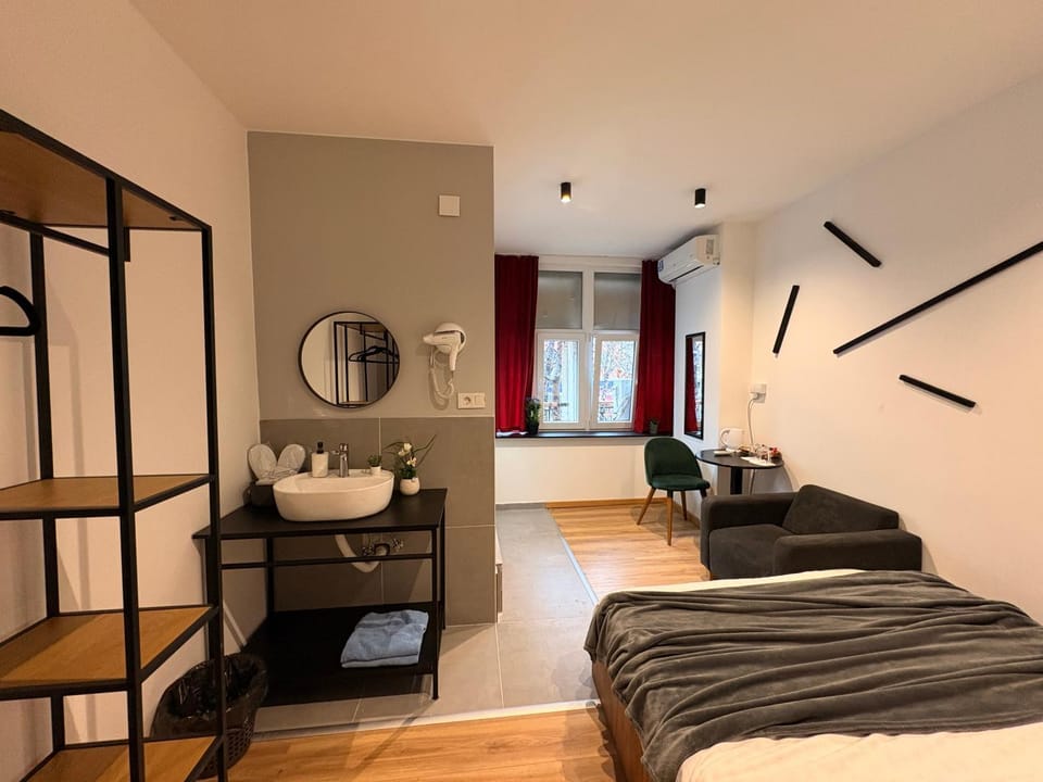 Bed, Photo of the whole room, Bedroom