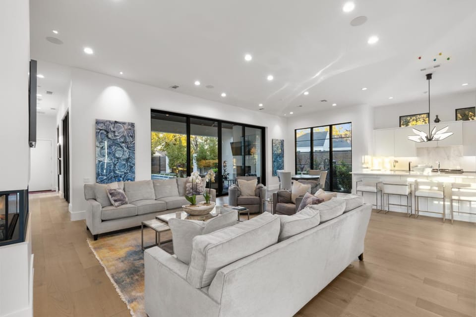 NEW! Luxury Pool Retreat & Casita in Midway Hollow House in Dallas