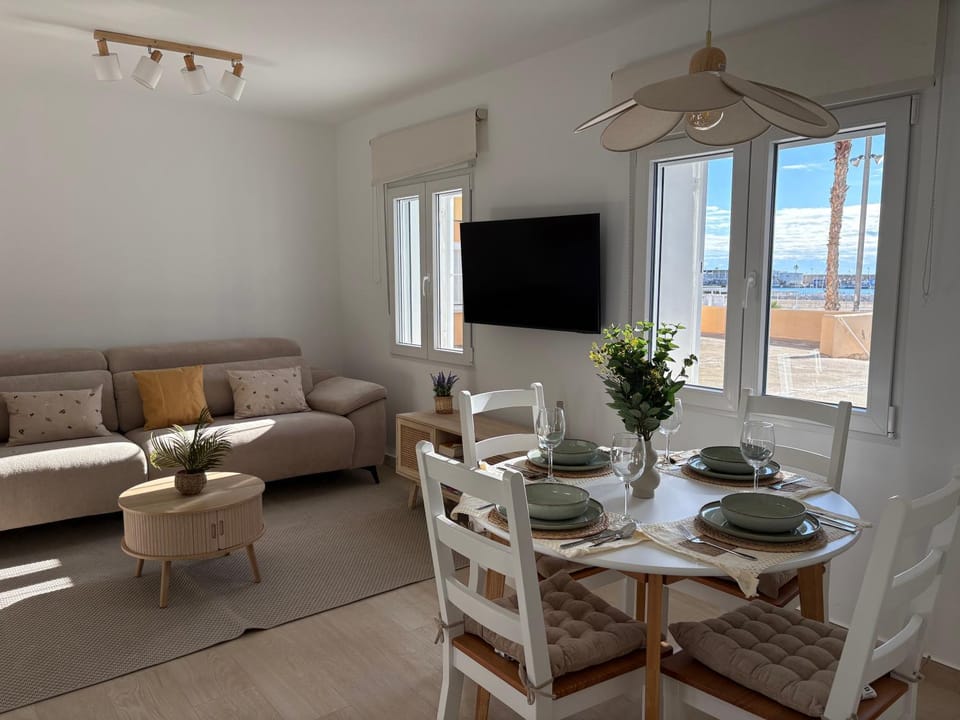 TV and multimedia, Living room, Dining area