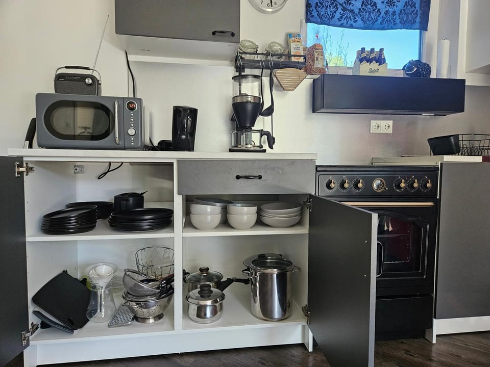 Coffee/tea facilities, Kitchen or kitchenette