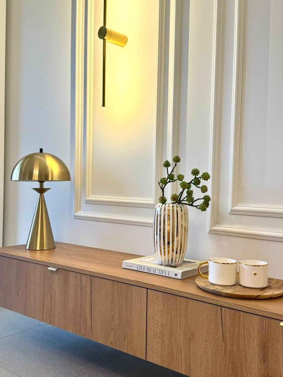 Photo of the whole room, Decorative detail, Seating area