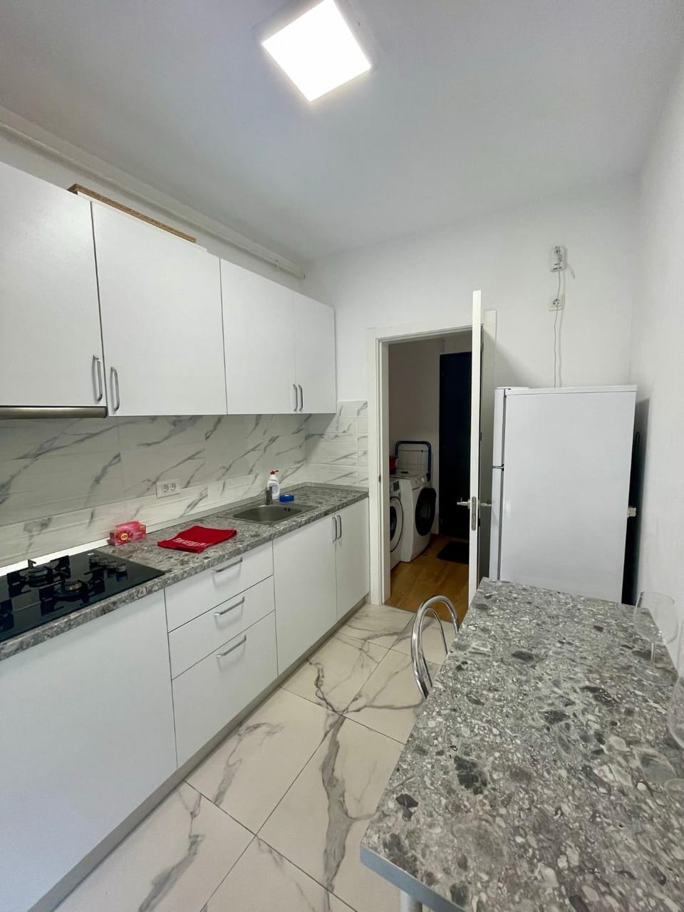 Kitchen or kitchenette, minibar, oven, stove